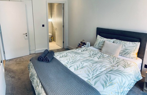 North Wall Apartamento | Modern En-suite bedroom located in the heart of Dublin city centre