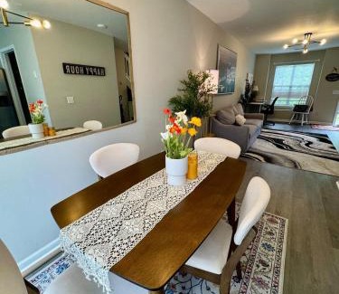 Charlotte Casa | Modern Entire 2-Bedroom House for 6 Guests at University City