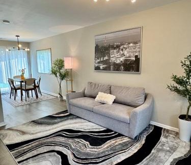 Charlotte Casa | Modern Entire 2-Bedroom House for 6 Guests at University City