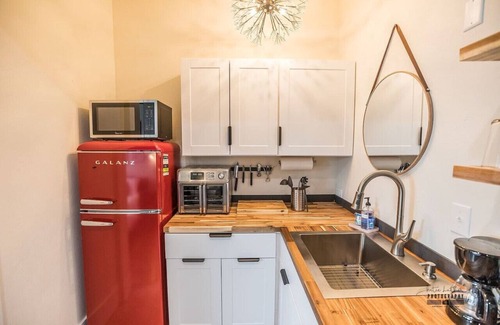 Downtown Apartamento | Modern Escape | Downtown Hotspot Near Hospitals