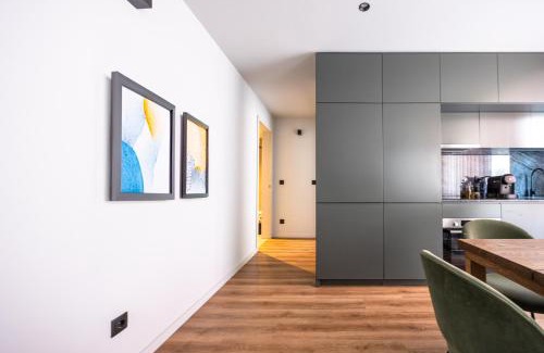 Mafamude Apartamento | Modern Escape next to the Metro Station