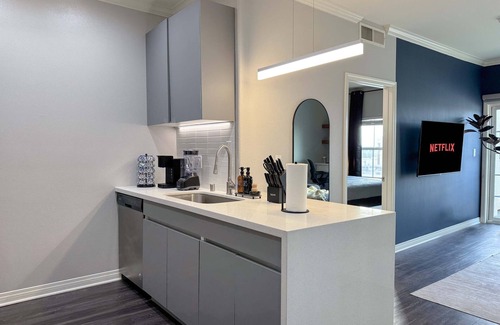 Beverly Hills Apartamento | Modern Escape W Pool GYM Parking 10 Min to Cedars