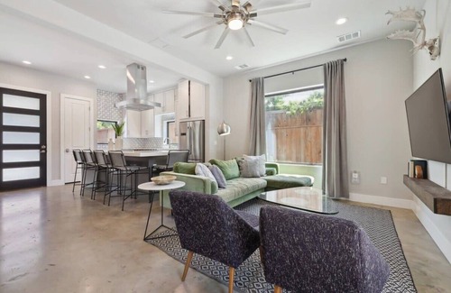 Govalle Casa | Modern Estate | Private Heated Pool