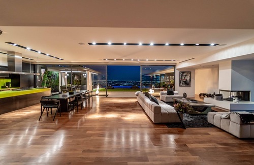 The Bird Streets Casa | Modern Estate With Stellar Views