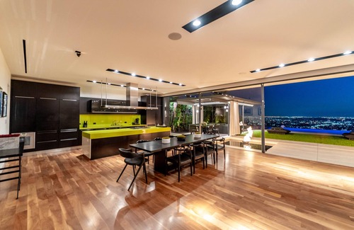 The Bird Streets Casa | Modern Estate With Stellar Views