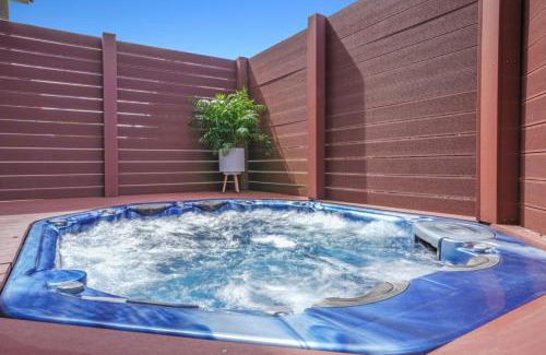 Shell Cove Casa | Modern Executive Ocean View Oasis Shell Cove Mansion 5 Minutes to Beach Sleeps 16