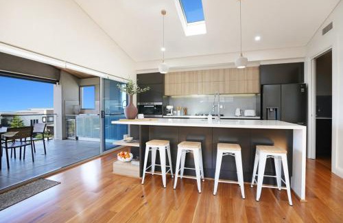 Shell Cove Casa | Modern Executive Ocean View Oasis Shell Cove Mansion 5 Minutes to Beach Sleeps 16