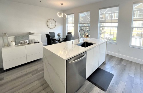 Ballast Point Casa | Modern Executive or Family Friendly Townhome in South Tampa