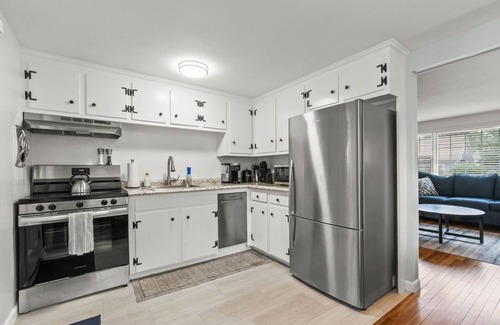 Teaticket Casa | Modern Falmouth Home Close to Water and Town
