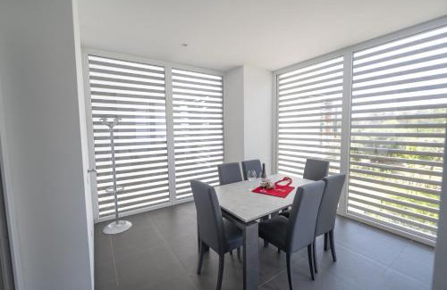 Zona XXX Castel Fusano Apartamento | Modern Family 2 BR Apartment in Residential Area