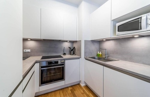 Michle Apartamento | Modern family apartment with own kitchen and bathroom.
