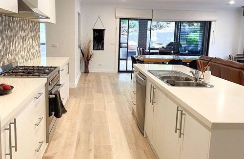 Cape Schanck Casa | Modern Family Escape with all the comforts of home - small dog friendly.