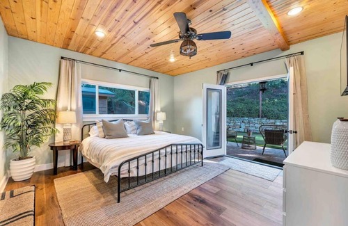 Thousand Oaks Casa | Modern Family Farmhouse with Pool, Jacuzzi, Putting Green, Treehouse, Bocce and more