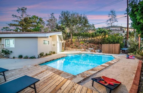 Thousand Oaks Casa | Modern Family Farmhouse with Pool, Jacuzzi, Putting Green, Treehouse, Bocce and more