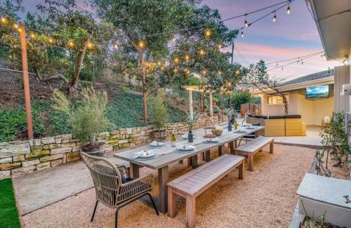 Thousand Oaks Casa | Modern Family Farmhouse with Pool, Jacuzzi, Putting Green, Treehouse, Bocce and more