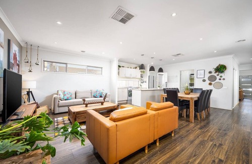 Clyde North Casa | Modern Family Friendly Retreat Home with Sunroom