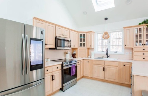 Harwich Casa | Modern Family Getaway In Harwich