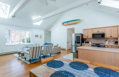Harwich Casa | Modern Family Getaway In Harwich