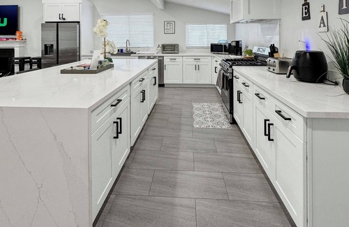 Southwest Anaheim Casa | Modern Home for Large Families near Disney & Knotts