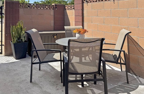 Southwest Anaheim Casa | Modern Home for Large Families near Disney & Knotts