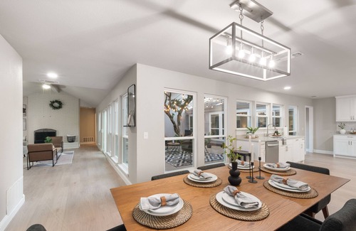 Plano Casa | Modern Family Haven, Pool, Game Room,Sky Lit Atrium,5 bedrooms,King beds,3 baths