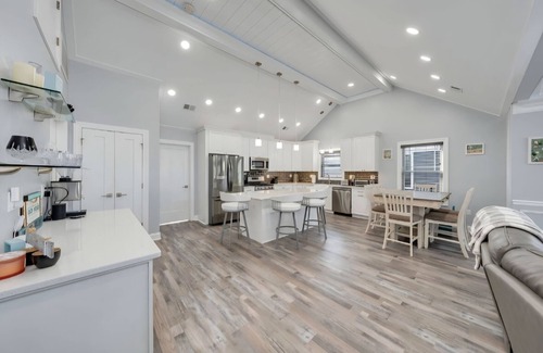 Wildwood Crest Casa | Modern family home in the Crest.