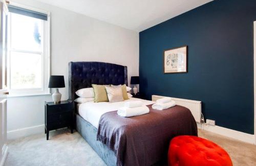 Earlsfield Casa | Modern Family Home in London Close to Amenities and Train