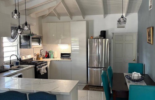 Saint Phillip Parish Casa | Modern Family Home Near Beaches