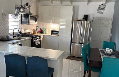 Saint Phillip Parish Casa | Modern Family Home Near Beaches