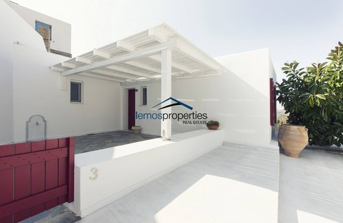 Koundouros Apartamento | Casa familiar moderna con vistas al mar y piscina.
