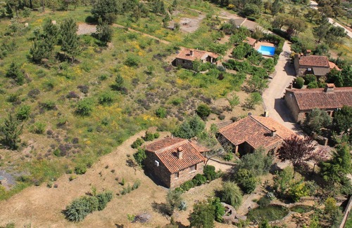 La Acena de la Borrega Casa | Casa rural moderna en Valencia de Alcántara con piscina