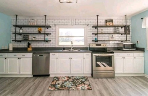 Kernersville Casa | Modern Farmhouse, 1 Mile-Downtown, Self Check-In