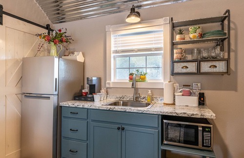 Bandera Cabaña | Modern farmhouse cottage close to downtown Bandera