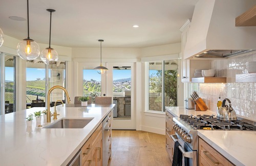 Paso Robles Casa | Modern Farmhouse & Guest House w/Pool & Vineyard Views!