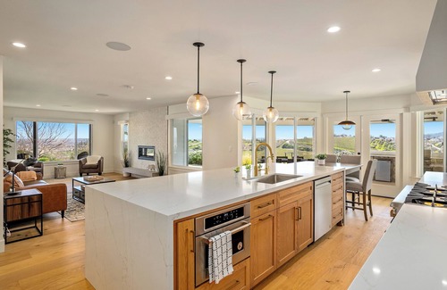 Paso Robles Casa | Modern Farmhouse & Guest House w/Pool & Vineyard Views!