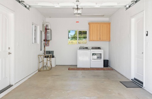 Paso Robles Casa | Modern Farmhouse & Guest House w/Pool & Vineyard Views!