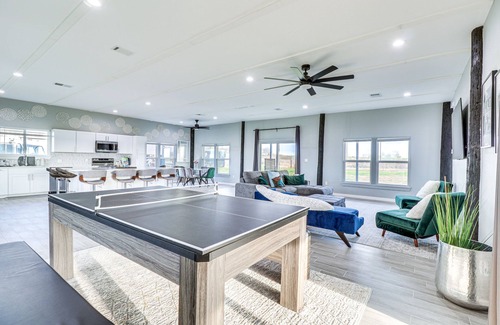Del Valle Casa | Modern Farmhouse in Del Valle: Rural Setting!