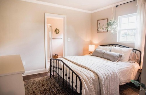 North Charleston Casa | Modern Farmhouse Style 3/2 Home Close to Downtown!