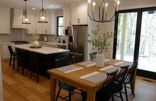 Michigan City Casa | Modern Farmhouse Retreat-10 Min Walk to Lake Michigan-Hot Tub-Sauna