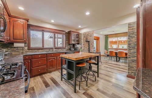 Canadensis Casa | Modern Farmhouse w/ heated pool, hot tub, fishing pond, movie theater, game room