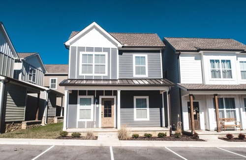 Cookeville Casa | Modern Farmhouse with Golf Course Views