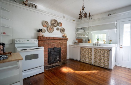 Sevierville Otro | Modern Farmhouse with Cottage