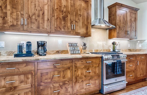 Riebli-Wallace Neighborhood Group Casa | Modern Farmhouse with Pool & Vineyard