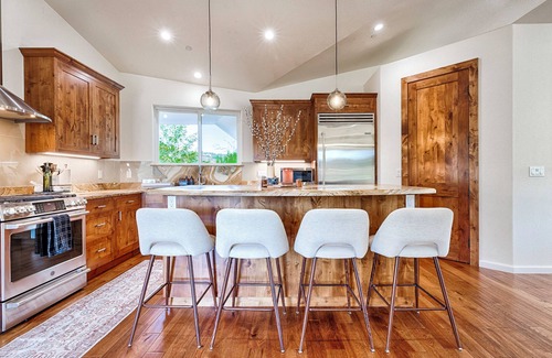 Riebli-Wallace Neighborhood Group Casa | Modern Farmhouse with Pool & Vineyard