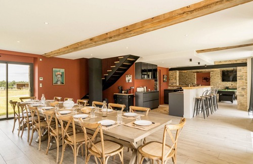 Loireauxence Cabaña | Casa rústica moderna con spa, billar, futbolín, gimnasio, hammam y Wi-Fi