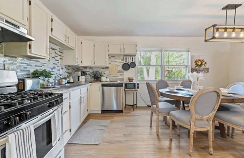 Streamwood Casa | Modern Farmhouse | Yard + Pets OK | LCP Collection