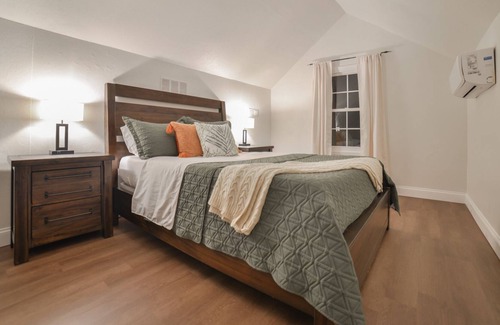 Jackson Casa | Modern*Fast WiFi*King Bed*Jackson, Missouri