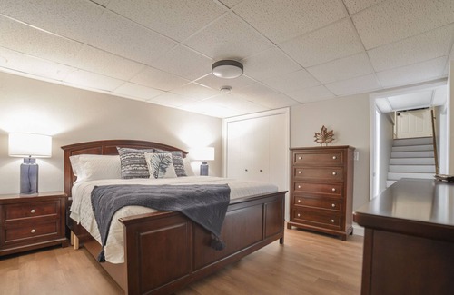 Jackson Casa | Modern*Fast WiFi*King Bed*Jackson, Missouri