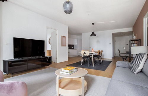 Favoriten Apartamento | Modern Favoriten 2BR w/ Gym, Lounge & Elevator, nr Metro, by Blueground