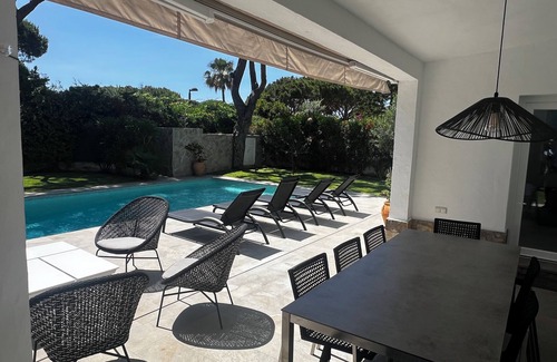Cabo Roche Casa | Finca moderna cerca de la playa con piscina.